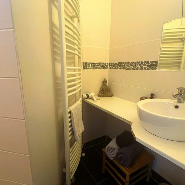 Salle d'eau de la chambre Zen